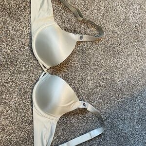 Victoria's Secret Cream Smooth T-Shirt Bra with rhinestone straps size 32C
